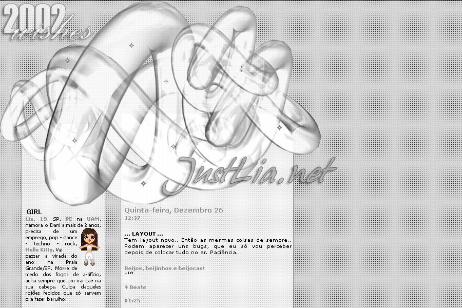 (No ar em 26/12/02) Comentários: Layout de ano novo, feito com uma imagem que  eu criei no 3D Max e uns patterns do PS que eu peguei no Imagine (fora do ar). Simples e sem muitas cores, coloquei uns gifs animados de brilho pra dar mais graça. Sei lá.. ficou bonitinho.