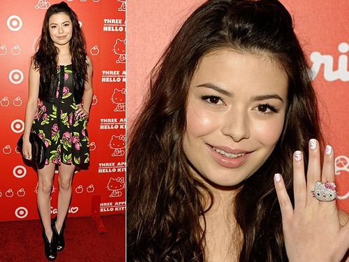 35anoshellokitty-mirandacosgrove