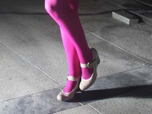 Resultado de imagem para pernas com meia calça lilás