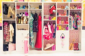 O closet da Barbie