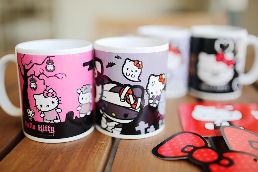 Canecas personagens Sanrio zumbis e HK monstrinha