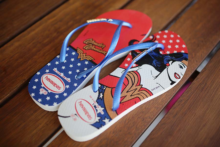 mulher-maravilha-havaianas-002