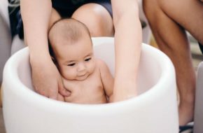 A hora do banho do bebê