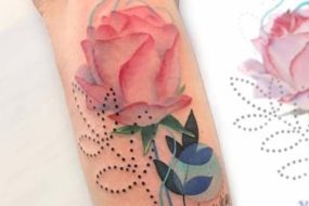 As tatuagens de flores de Jason Adelinia