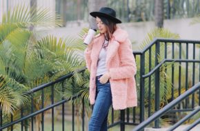 Look do dia: Casaco de pelúcia rosa